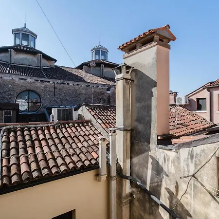 San Marco Vista Sui Tetti Veneziani Appartement Venetië